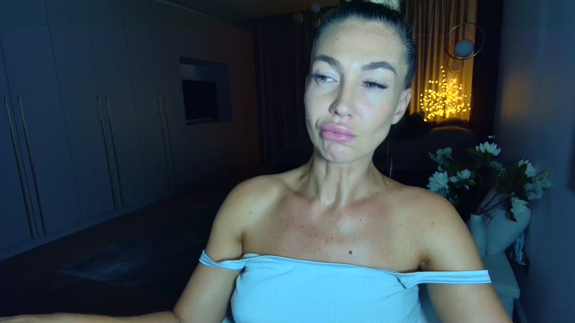 Gallery image thumbnail from Mystery_C's myfreecams stream on, 07/17/2025, 21:39 image 12 of 20