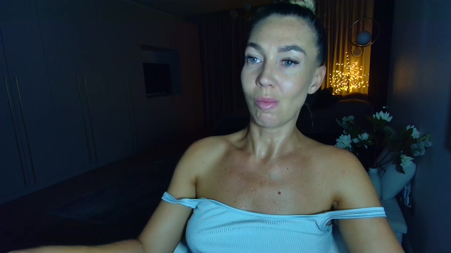 Gallery image thumbnail from Mystery_C's myfreecams stream on, 07/17/2025, 21:39 image 16 of 20