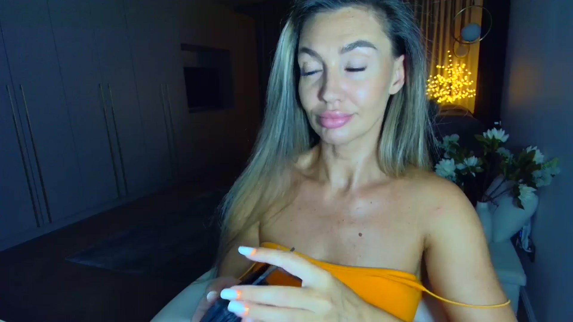 Gallery image thumbnail from Mystery_C's myfreecams stream on, 07/18/2025, 21:33 image 17 of 20