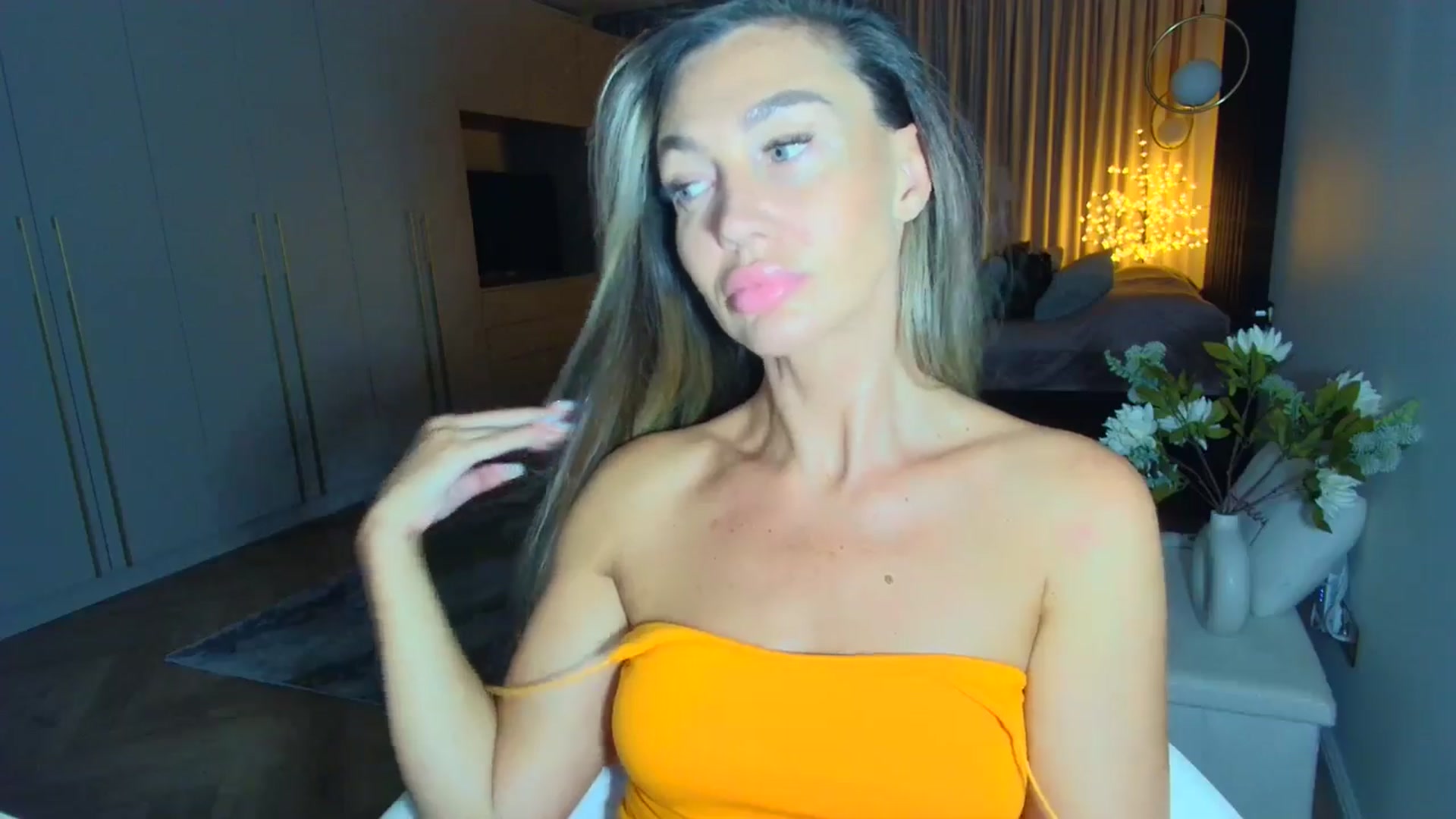 Gallery image thumbnail from Mystery_C's myfreecams stream on, 07/18/2025, 21:33 image 5 of 20