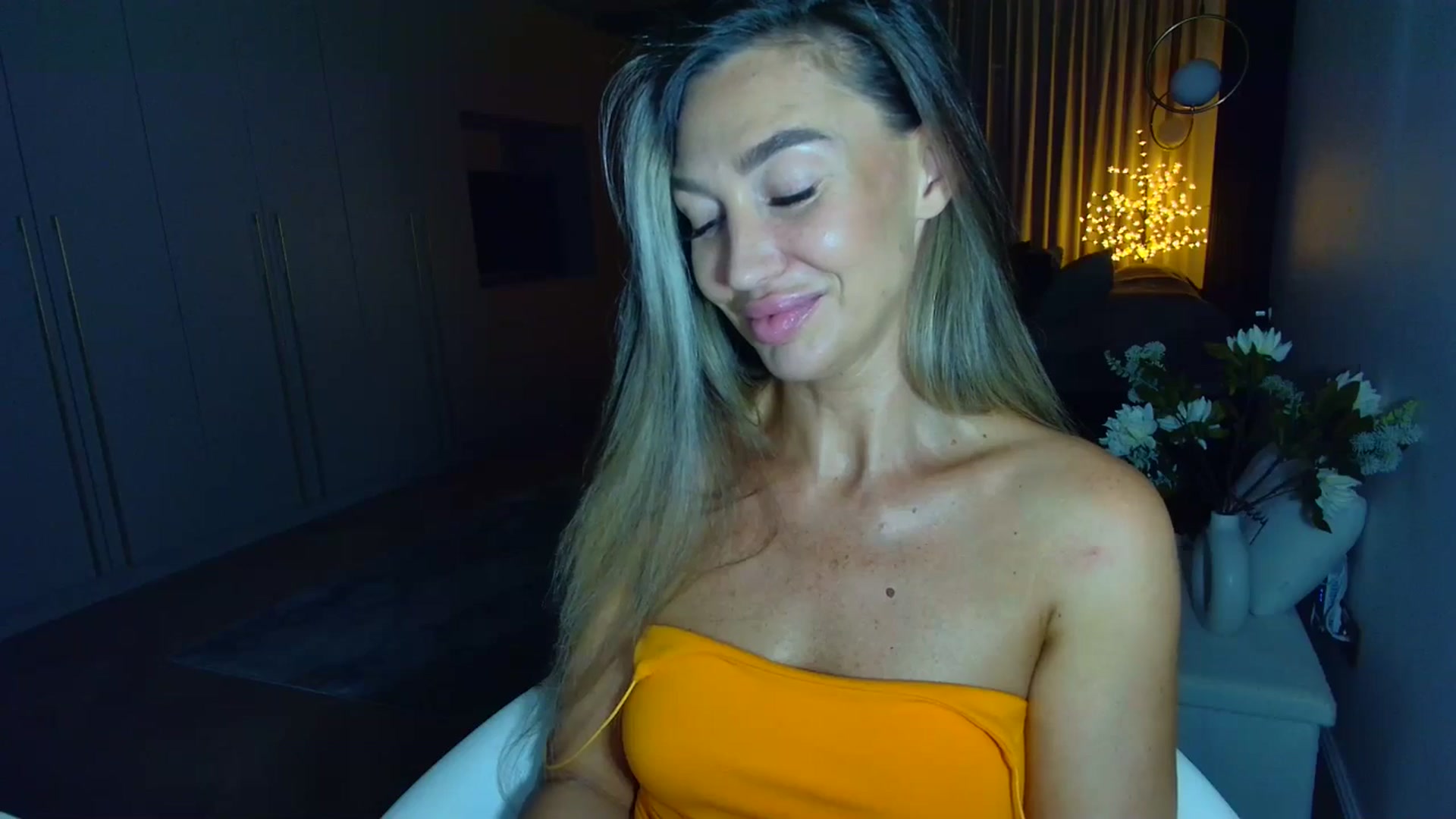 Gallery image thumbnail from Mystery_C's myfreecams stream on, 07/18/2025, 21:33 image 16 of 20