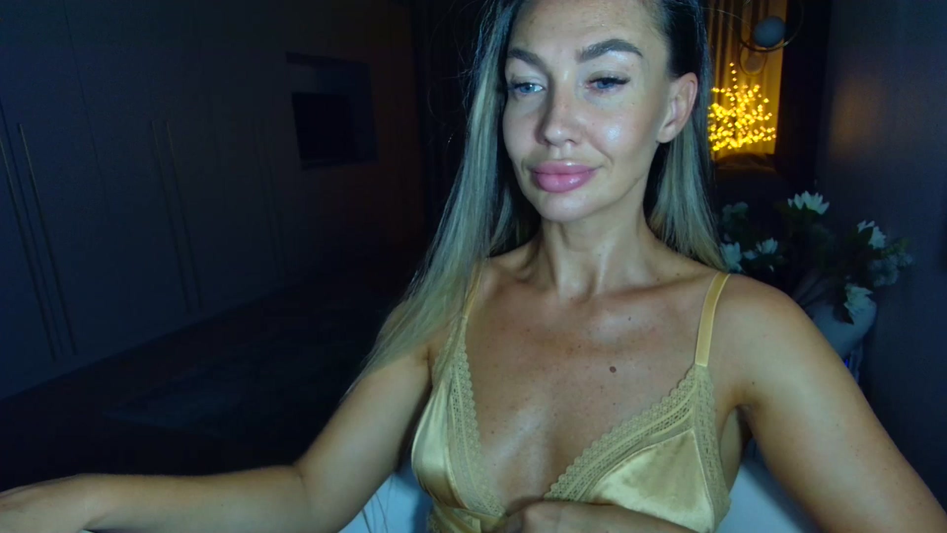 Gallery image thumbnail from Mystery_C's myfreecams stream on, 07/23/2025, 22:29 image 12 of 20
