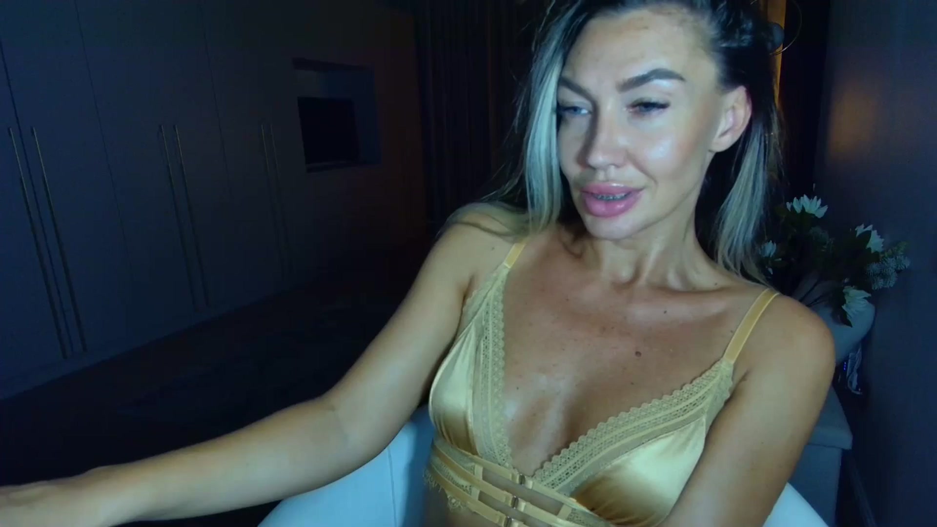 Gallery image thumbnail from Mystery_C's myfreecams stream on, 07/23/2025, 22:29 image 6 of 20