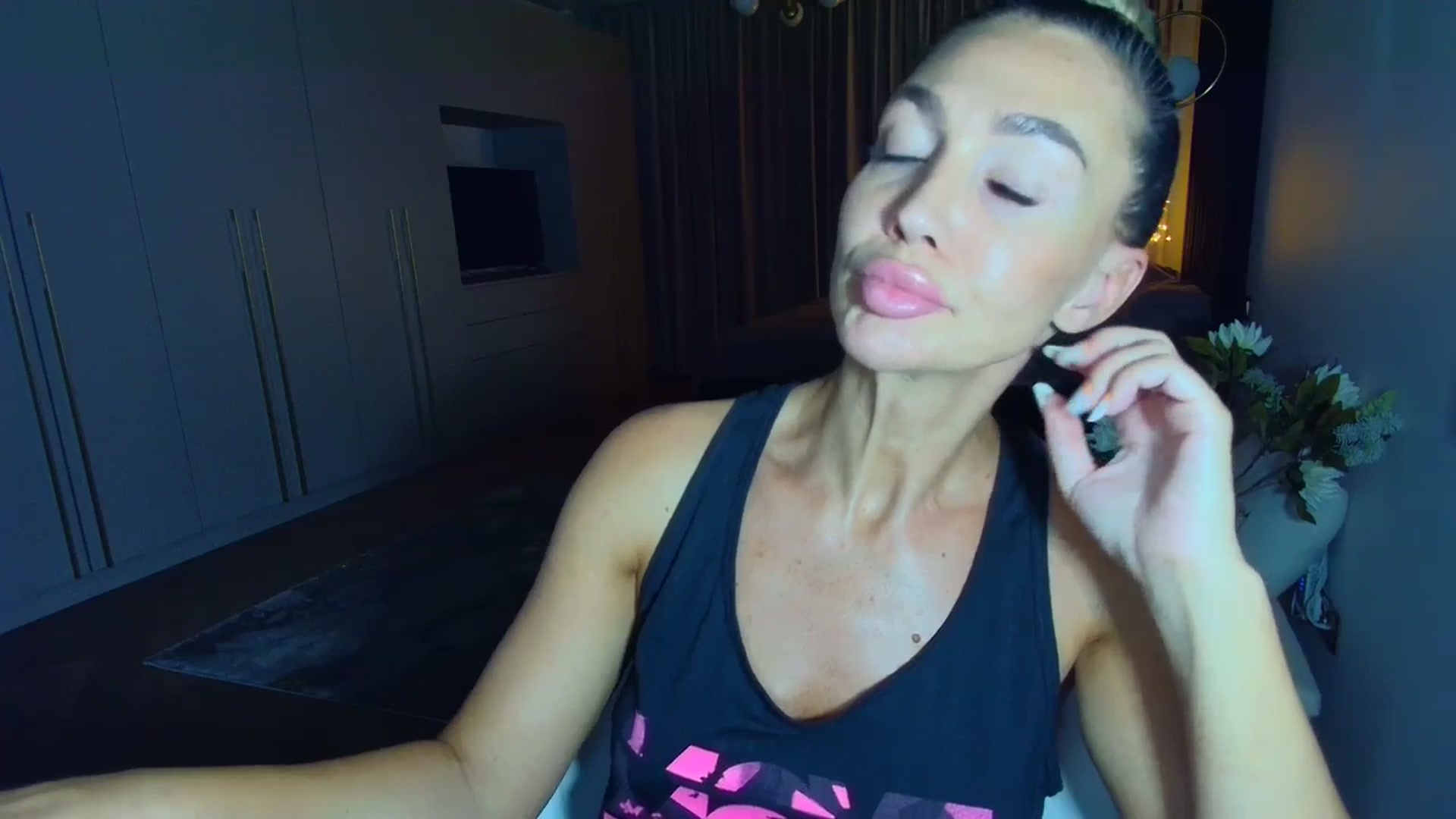 Gallery image thumbnail from Mystery_C's myfreecams stream on, 07/27/2025, 21:32 image 7 of 20