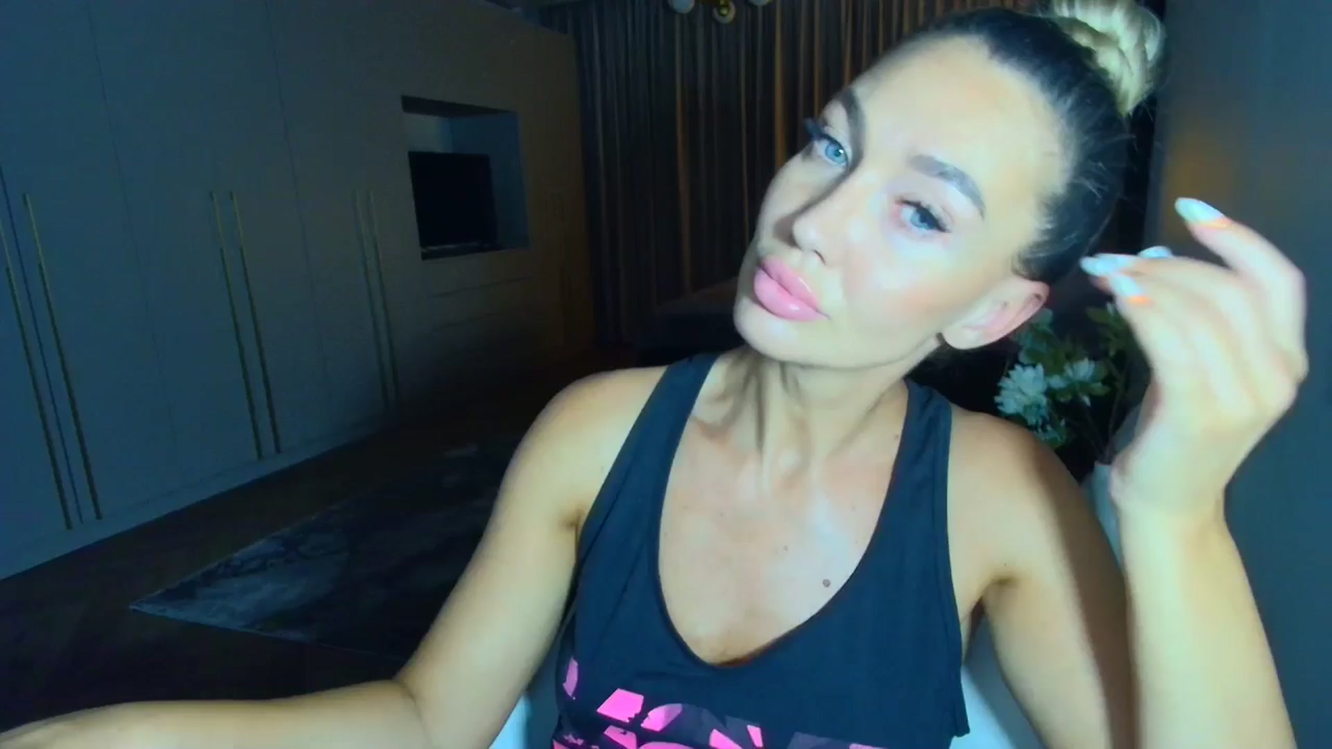 Gallery image thumbnail from Mystery_C's myfreecams stream on, 07/27/2025, 21:32 image 6 of 20