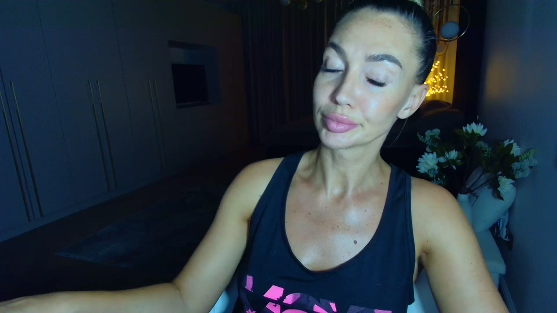 Gallery image thumbnail from Mystery_C's myfreecams stream on, 07/27/2025, 21:32 image 13 of 20