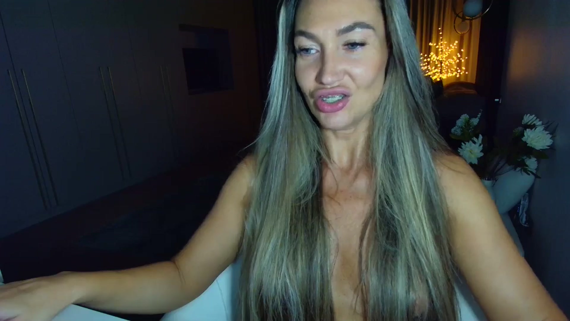 Gallery image thumbnail from Mystery_C's myfreecams stream on, 08/02/2025, 22:46 image 15 of 20