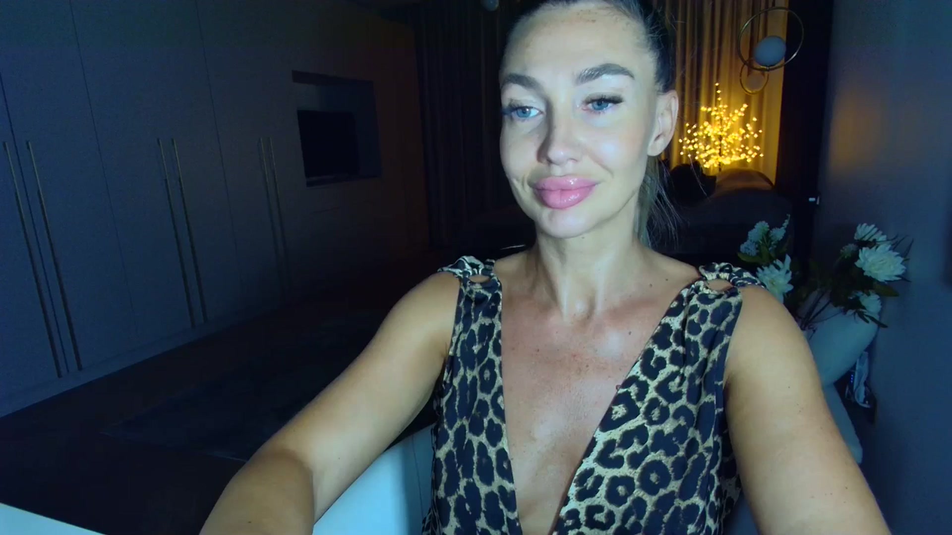 Gallery image thumbnail from Mystery_C's myfreecams stream on, 08/03/2025, 20:56 image 19 of 20