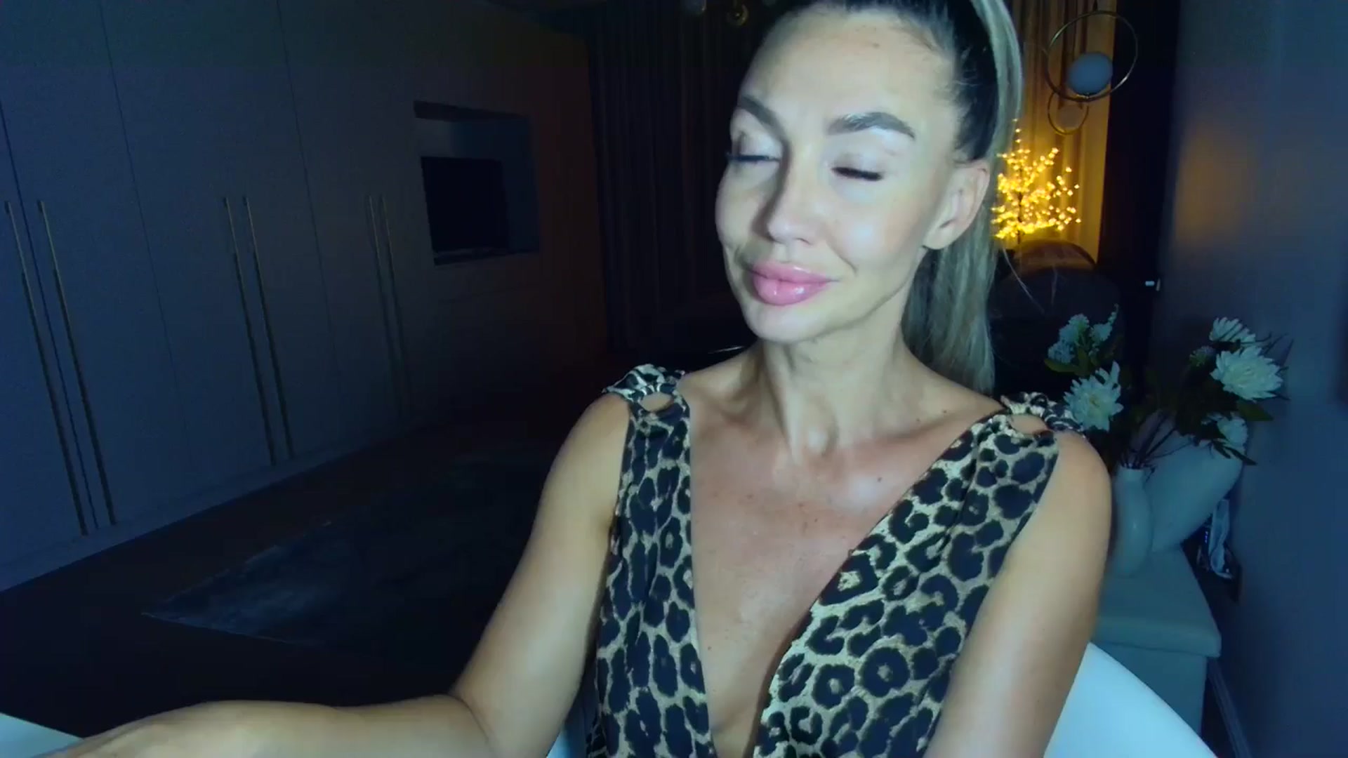 Gallery image thumbnail from Mystery_C's myfreecams stream on, 08/03/2025, 20:56 image 17 of 20