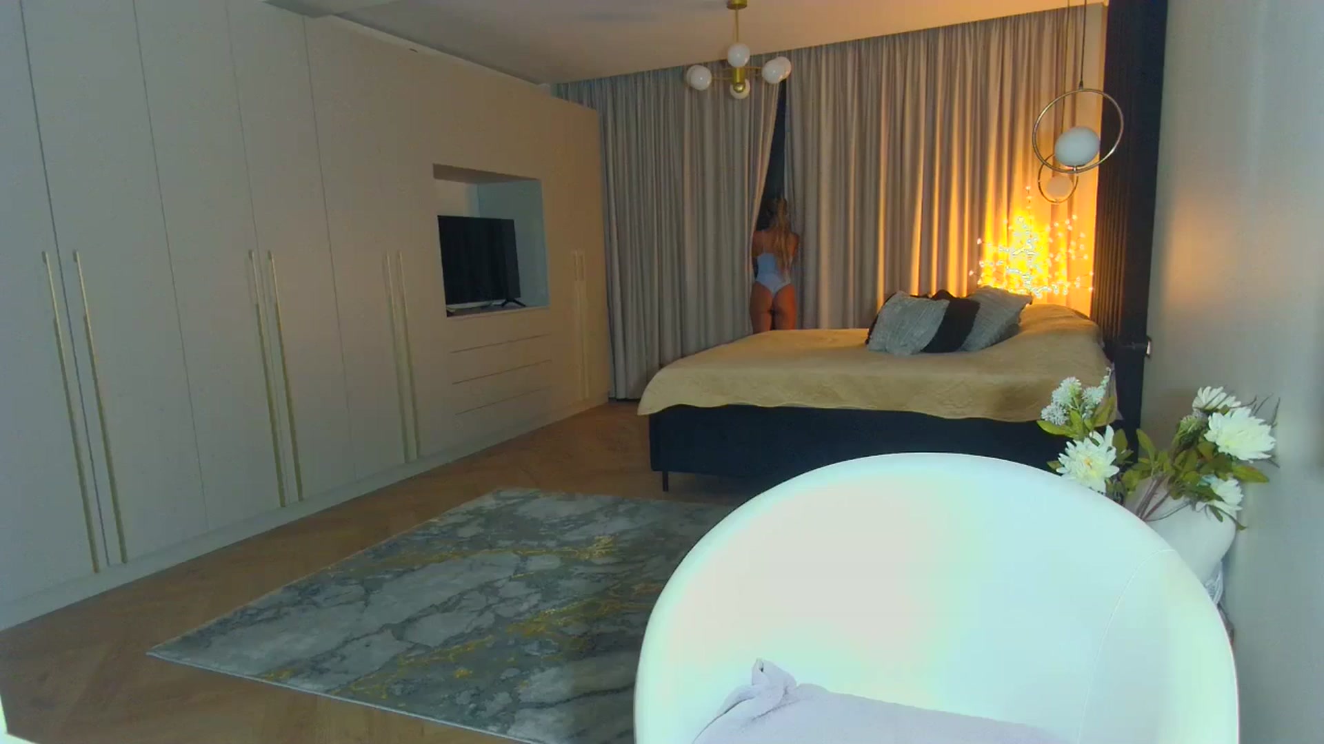 Gallery image thumbnail from Mystery_C's myfreecams stream on, 08/15/2025, 21:11 image 13 of 20