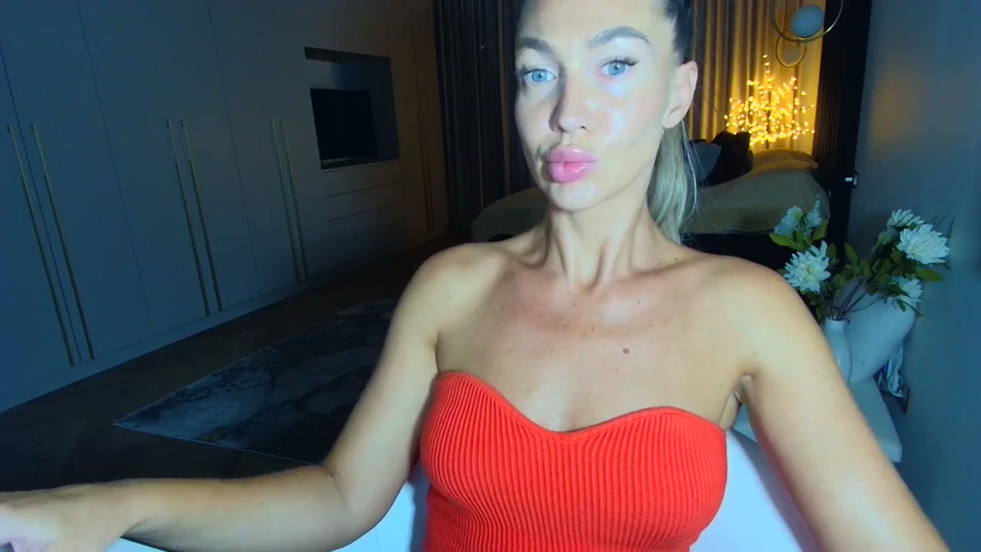 Gallery image thumbnail from Mystery_C's myfreecams stream on, 08/18/2025, 20:57 image 18 of 20