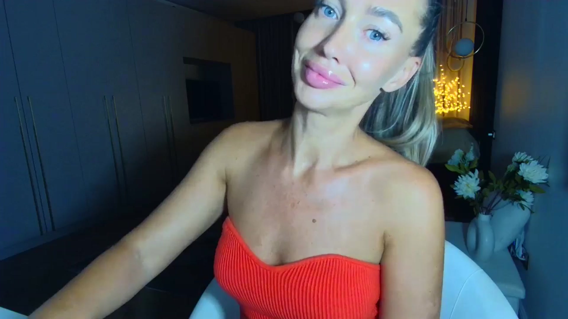 Gallery image thumbnail from Mystery_C's myfreecams stream on, 08/18/2025, 20:57 image 7 of 20