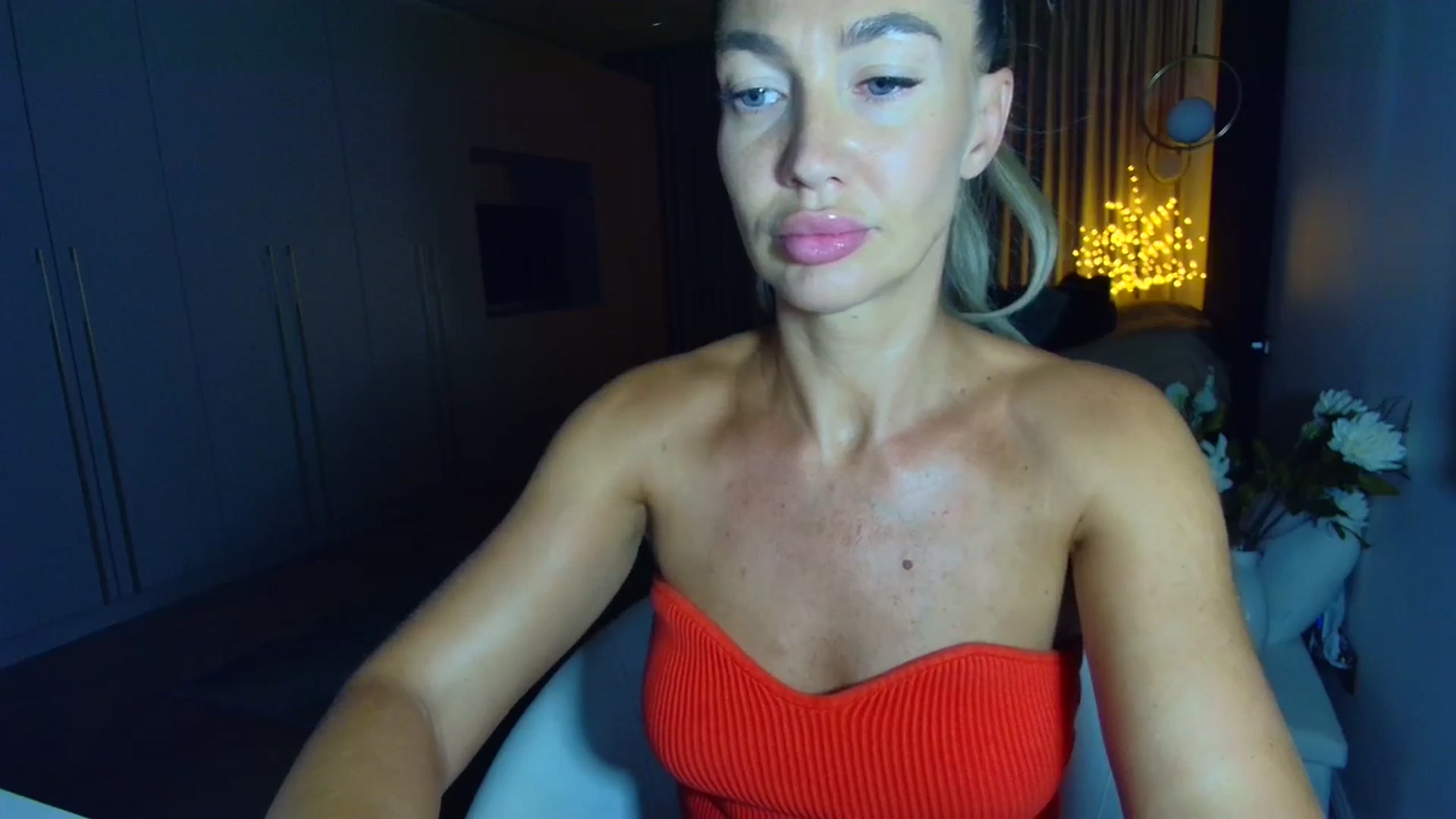 Gallery image thumbnail from Mystery_C's myfreecams stream on, 08/18/2025, 20:57 image 2 of 20