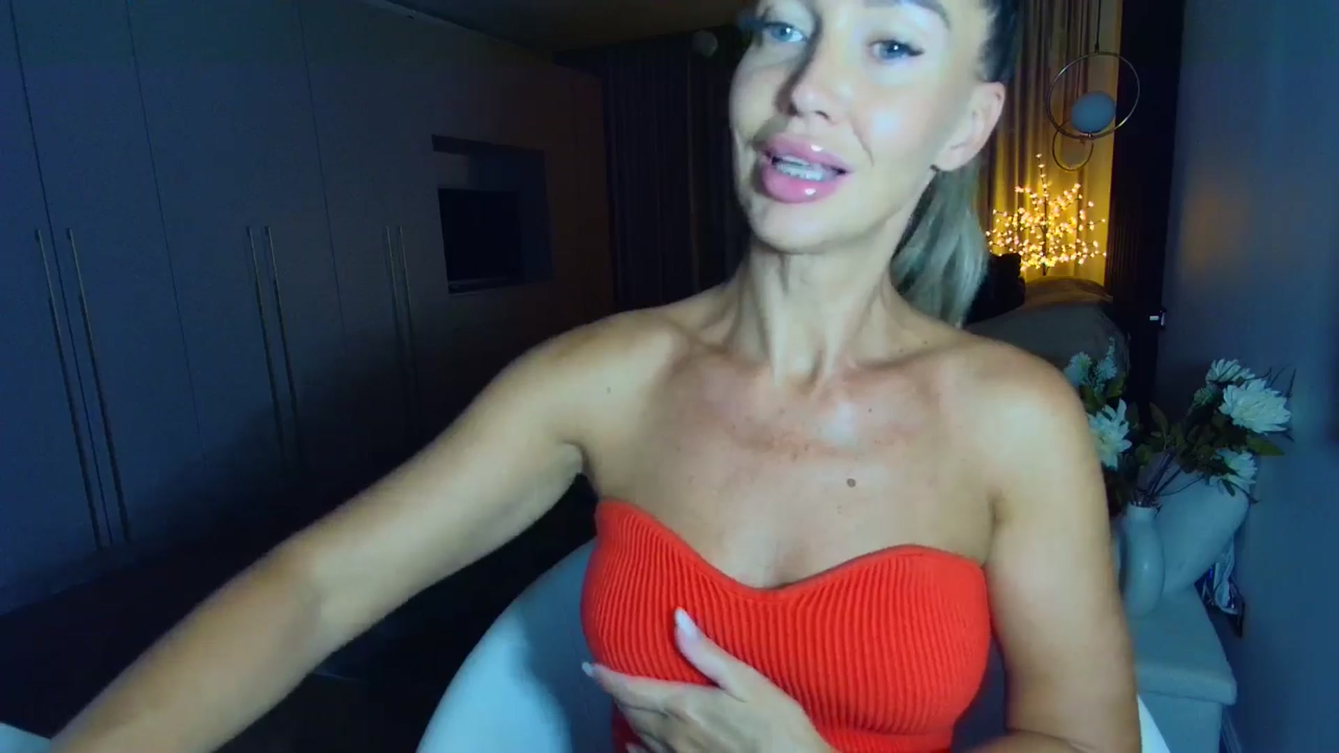 Gallery image thumbnail from Mystery_C's myfreecams stream on, 08/18/2025, 20:57 image 6 of 20