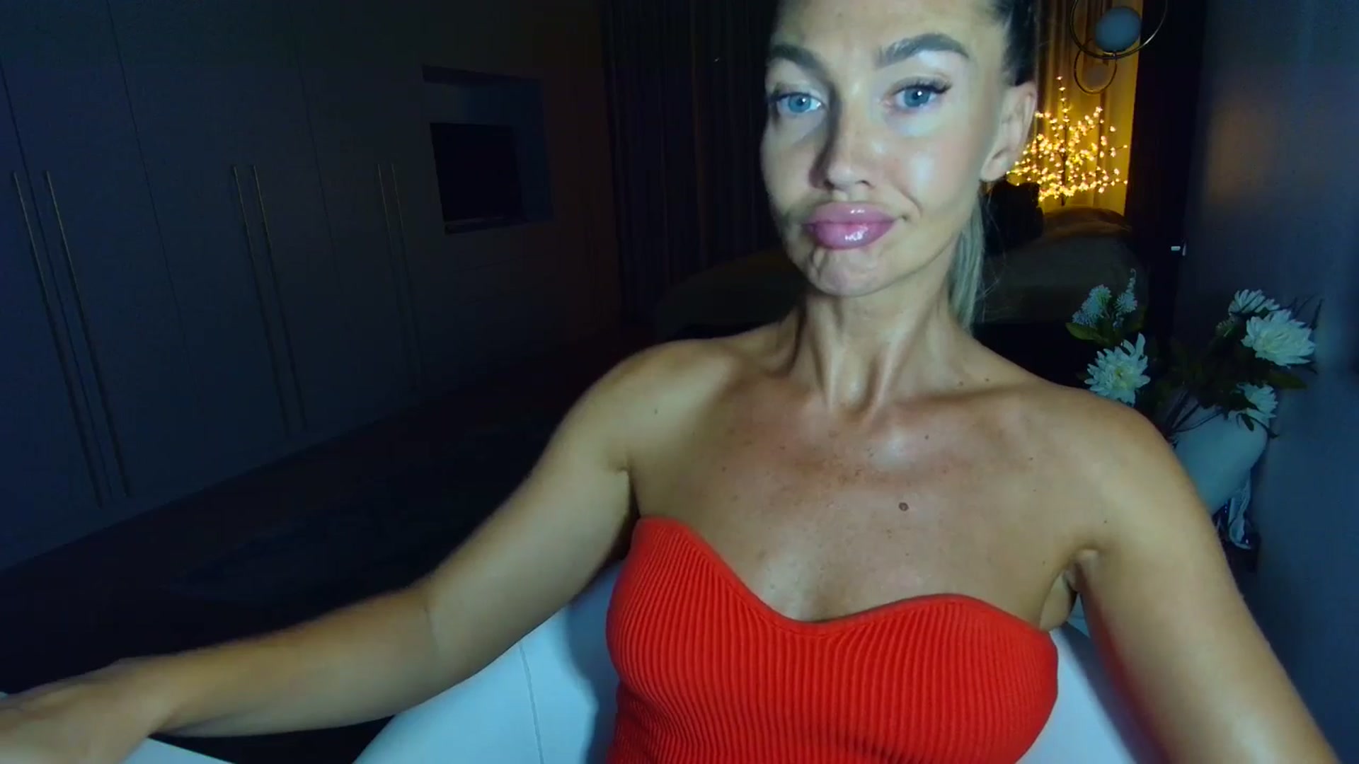 Gallery image thumbnail from Mystery_C's myfreecams stream on, 08/18/2025, 22:09 image 4 of 20