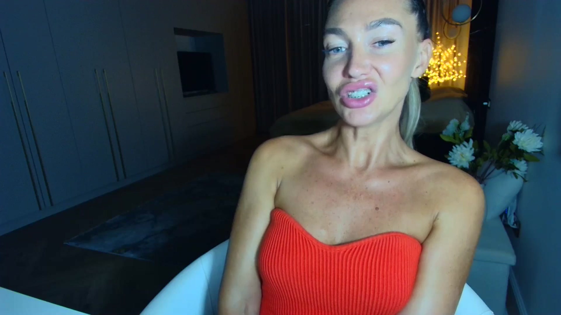 Gallery image thumbnail from Mystery_C's myfreecams stream on, 08/18/2025, 22:09 image 16 of 20