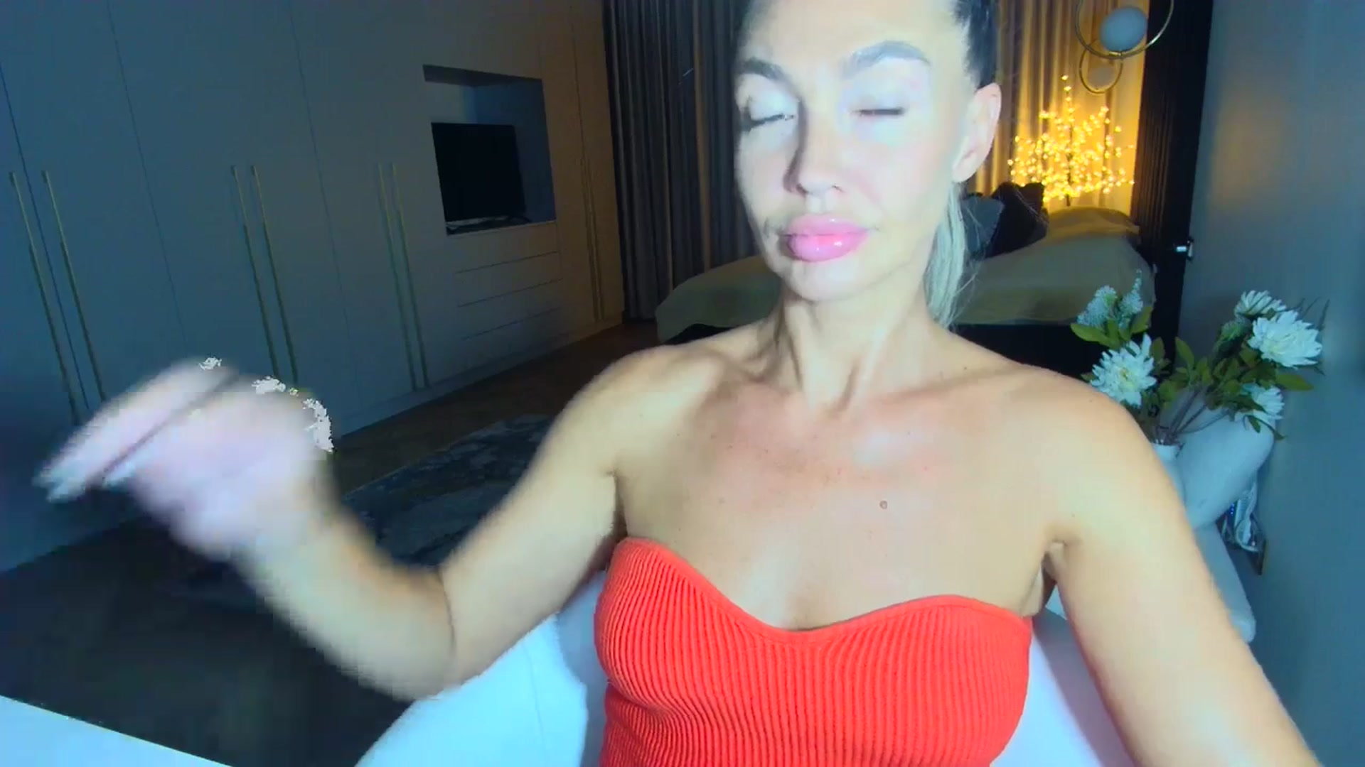 Gallery image thumbnail from Mystery_C's myfreecams stream on, 08/18/2025, 22:09 image 3 of 20
