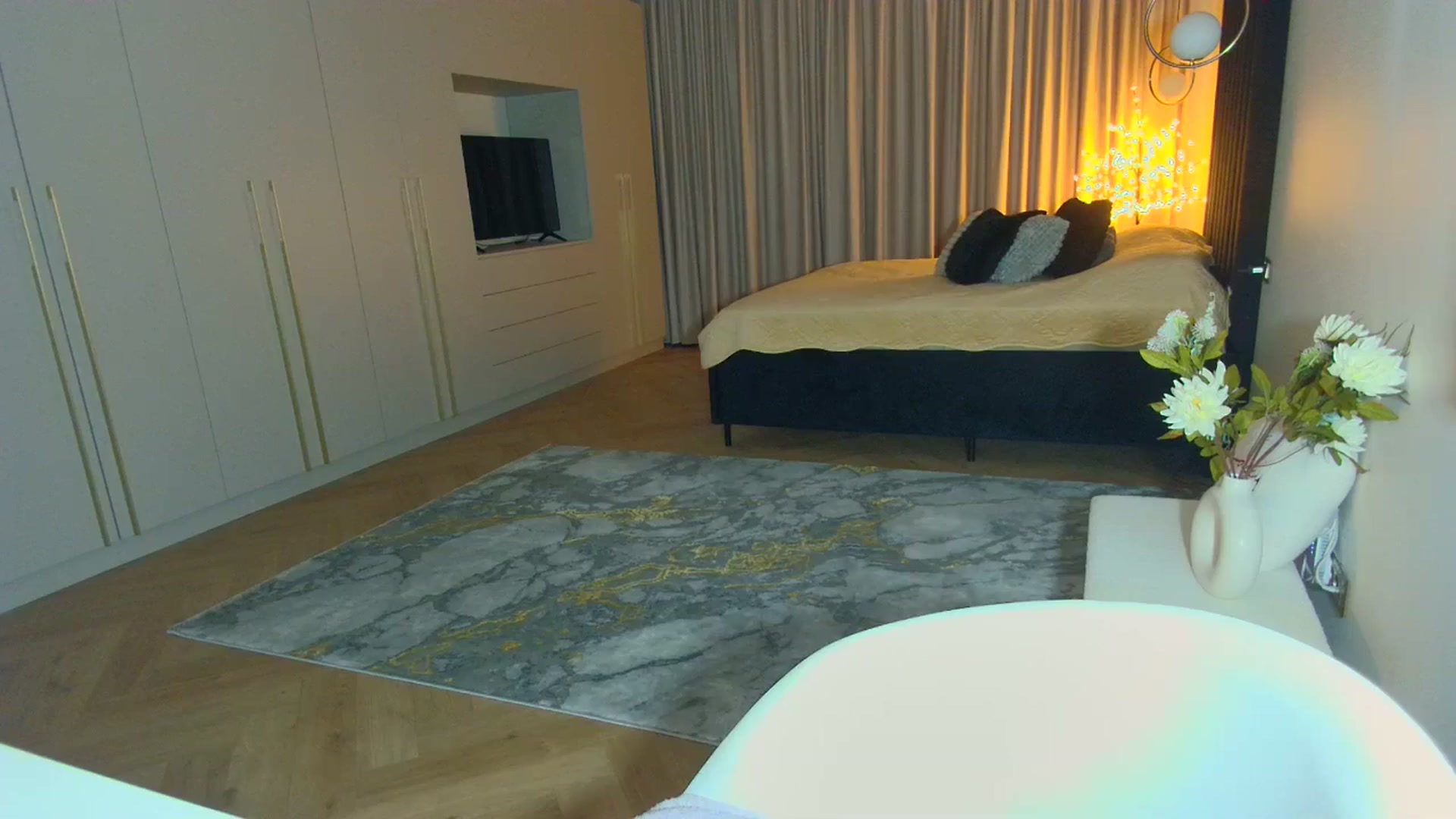 Gallery image thumbnail from Mystery_C's myfreecams stream on, 08/18/2025, 22:09 image 10 of 20
