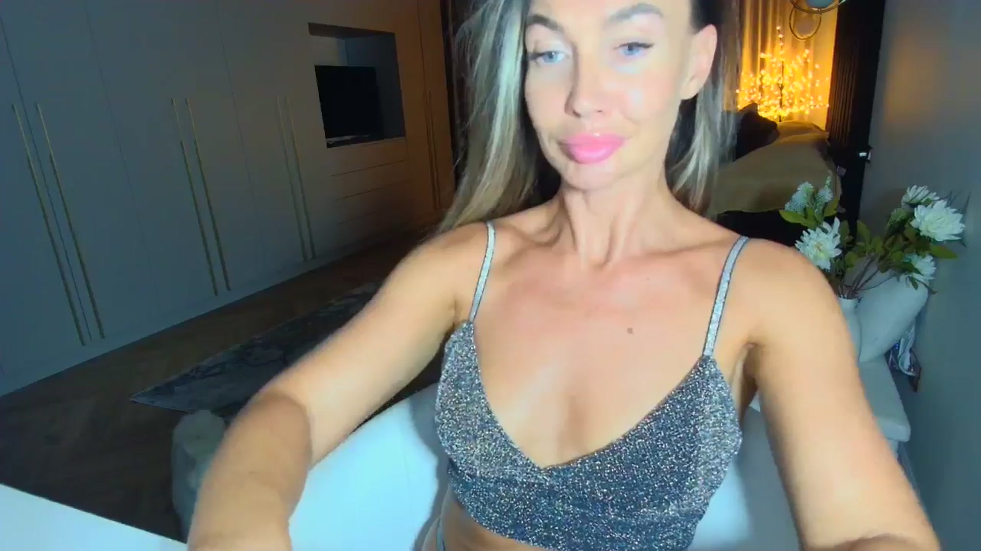 Gallery image thumbnail from Mystery_C's myfreecams stream on, 08/20/2025, 22:13 image 19 of 20