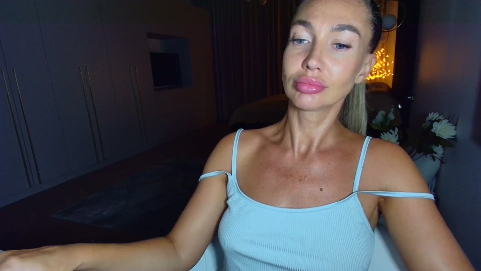 Gallery image thumbnail from Mystery_C's myfreecams stream on, 08/21/2025, 21:36 image 9 of 20