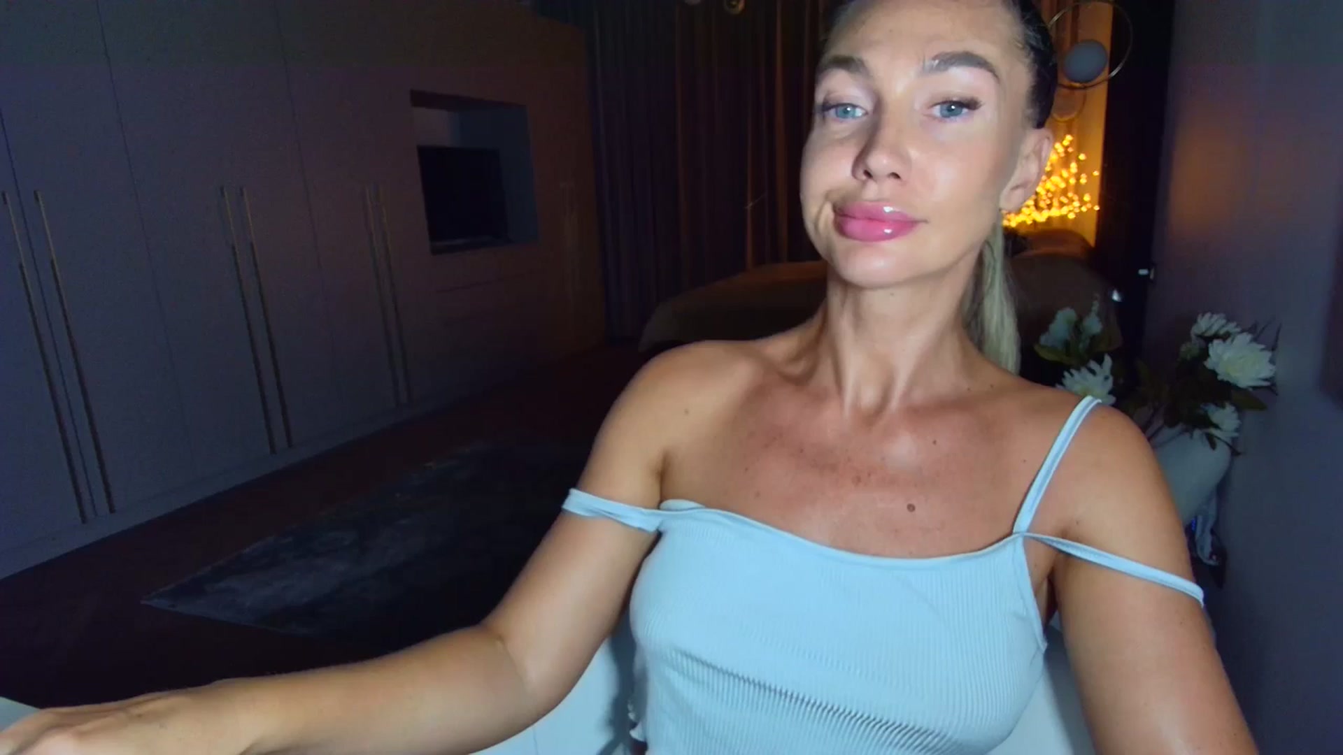 Gallery image thumbnail from Mystery_C's myfreecams stream on, 08/21/2025, 21:36 image 1 of 20