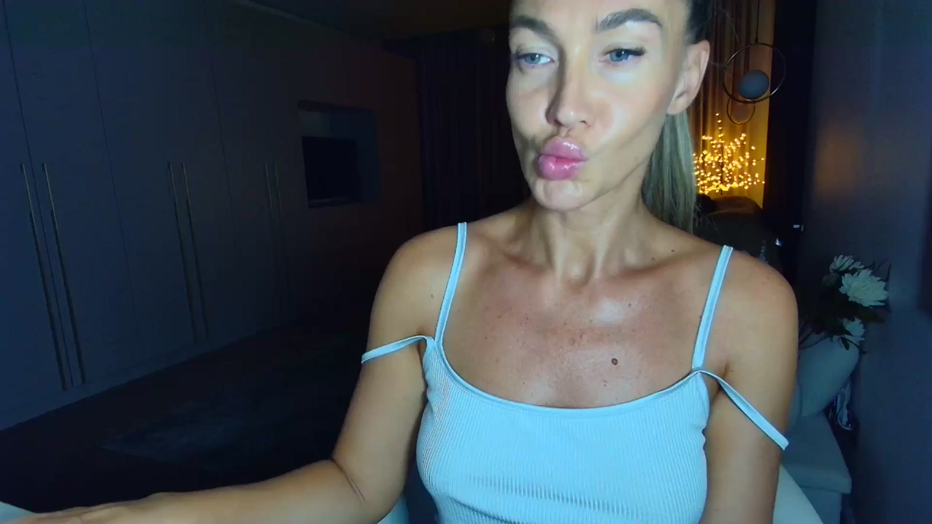 Gallery image thumbnail from Mystery_C's myfreecams stream on, 08/21/2025, 21:36 image 5 of 20