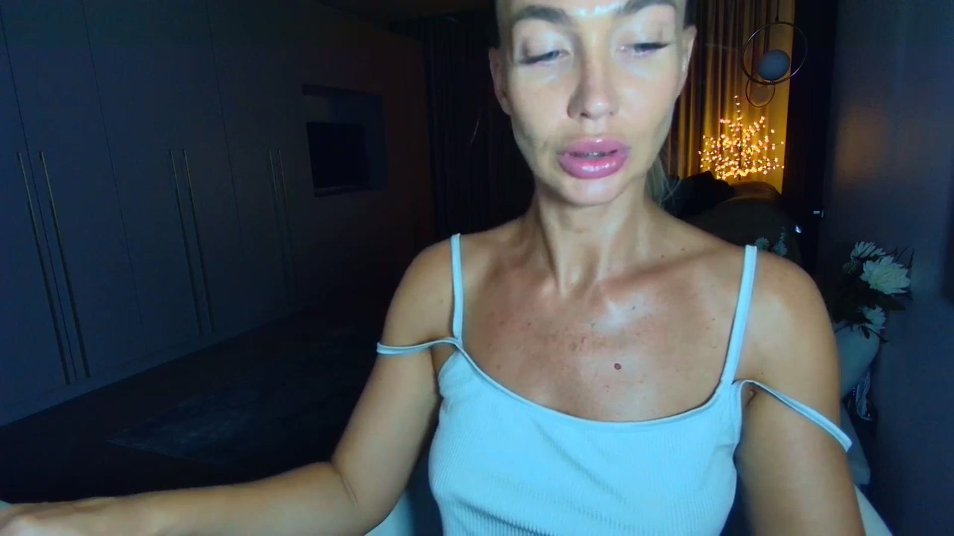 Gallery image thumbnail from Mystery_C's myfreecams stream on, 08/21/2025, 21:36 image 12 of 20