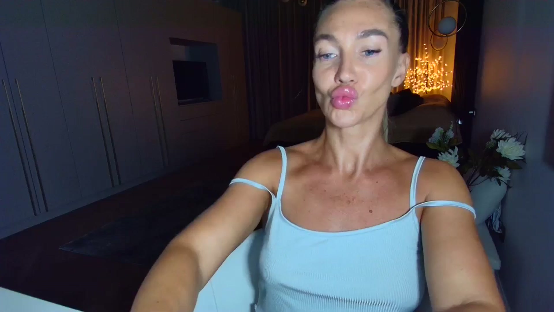 Gallery image thumbnail from Mystery_C's myfreecams stream on, 08/21/2025, 21:36 image 4 of 20