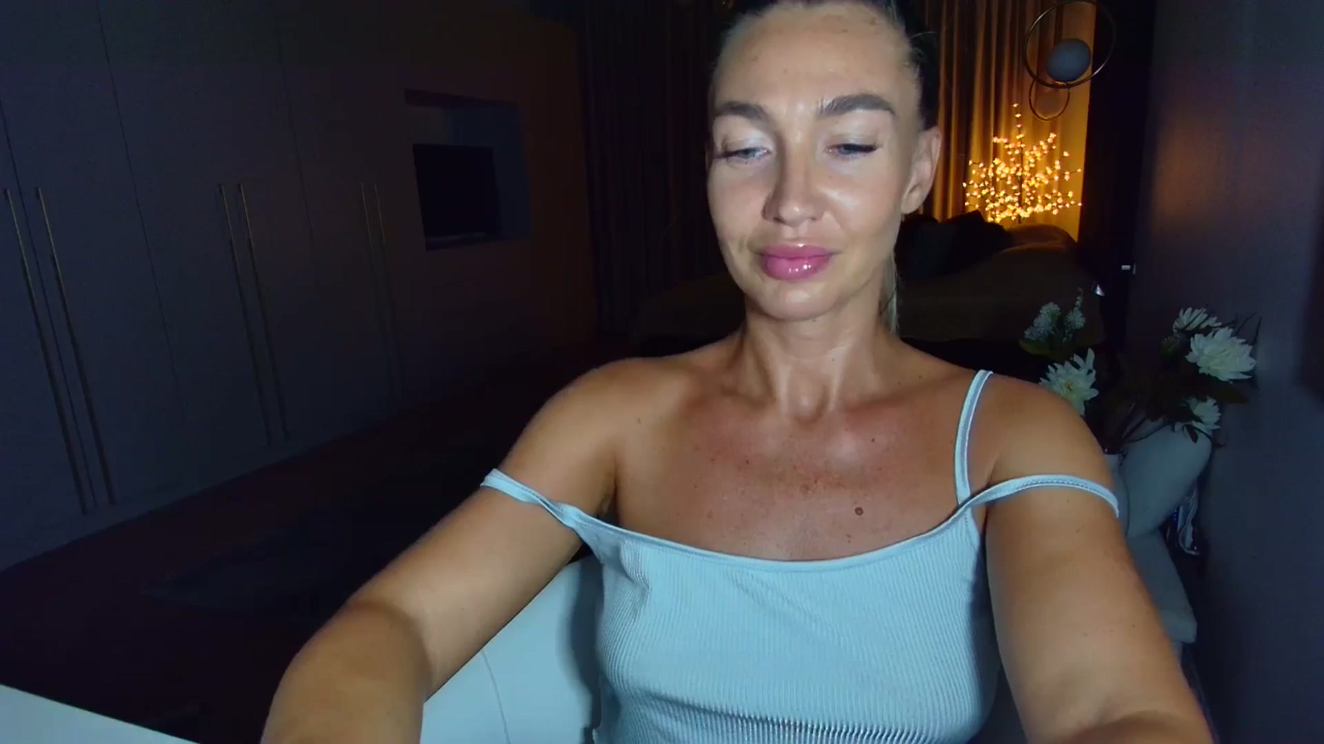 Gallery image thumbnail from Mystery_C's myfreecams stream on, 08/21/2025, 21:36 image 3 of 20