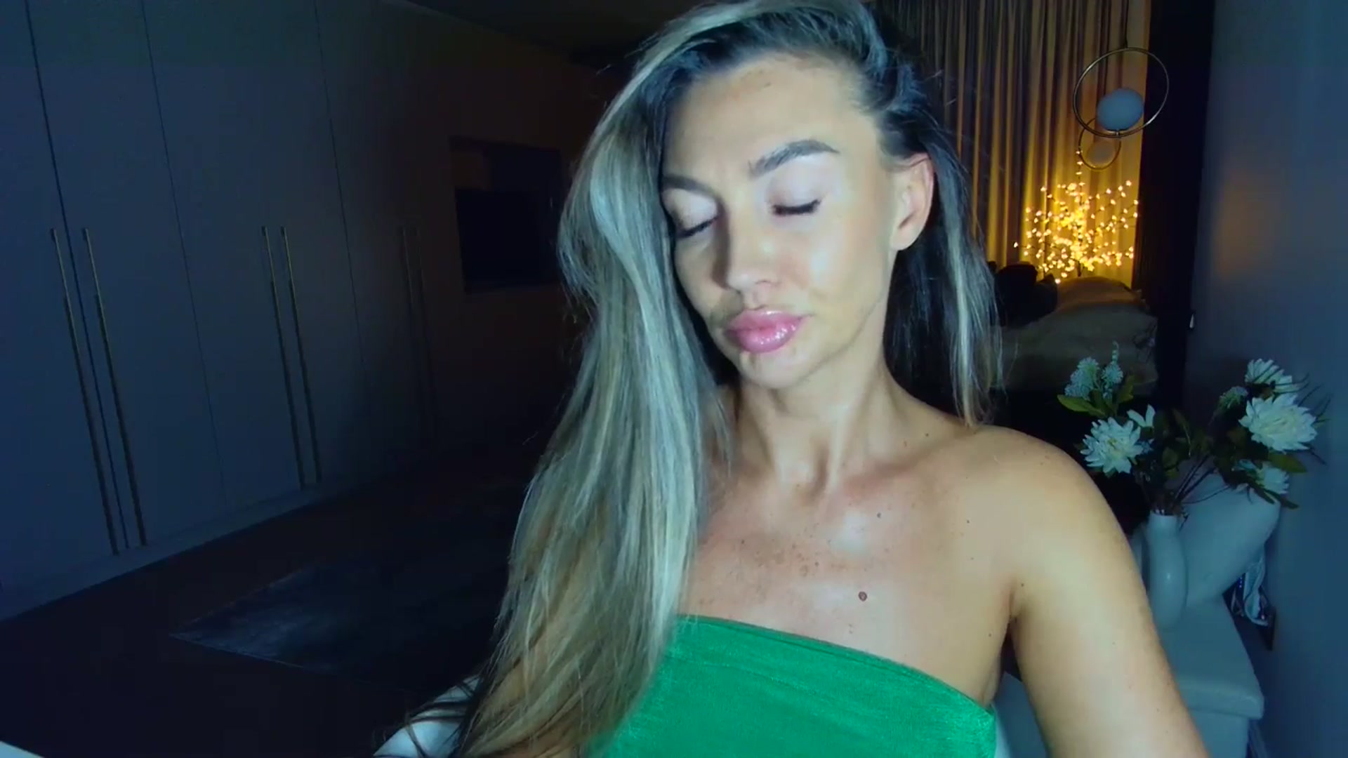 Gallery image thumbnail from Mystery_C's myfreecams stream on, 08/26/2025, 21:44 image 9 of 20