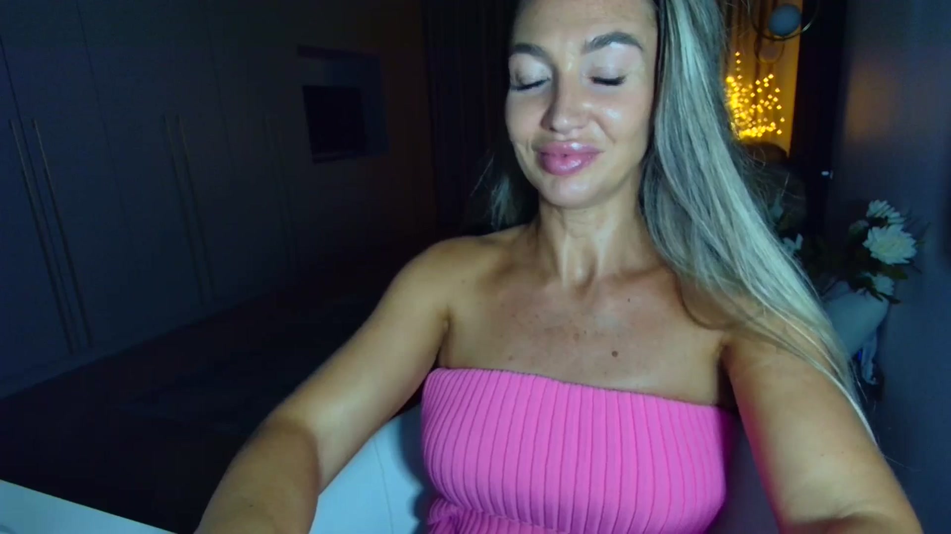 Gallery image thumbnail from Mystery_C's myfreecams stream on, 08/27/2025, 22:43 image 11 of 20