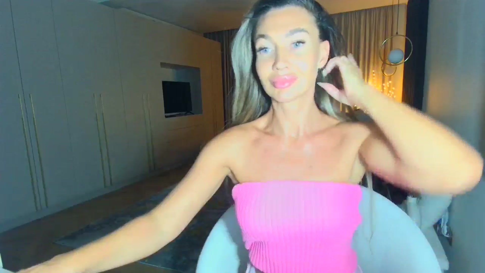 Gallery image thumbnail from Mystery_C's myfreecams stream on, 08/27/2025, 22:43 image 5 of 20