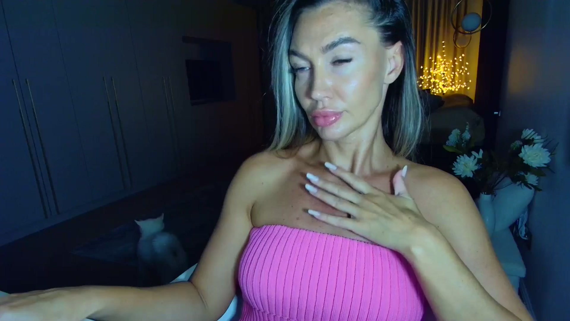 Gallery image thumbnail from Mystery_C's myfreecams stream on, 08/27/2025, 22:43 image 2 of 20