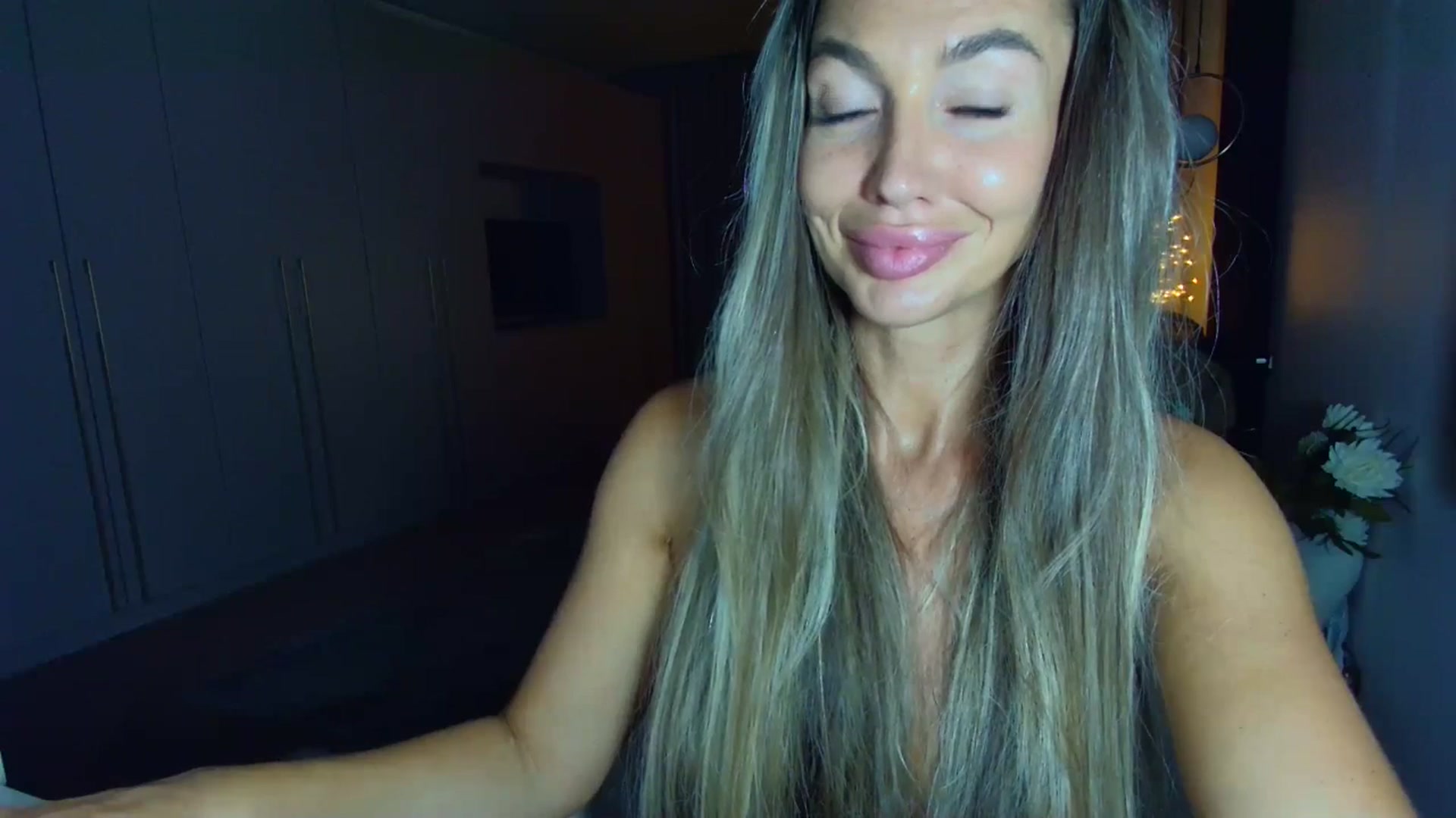 Gallery image thumbnail from Mystery_C's myfreecams stream on, 08/27/2025, 22:43 image 19 of 20