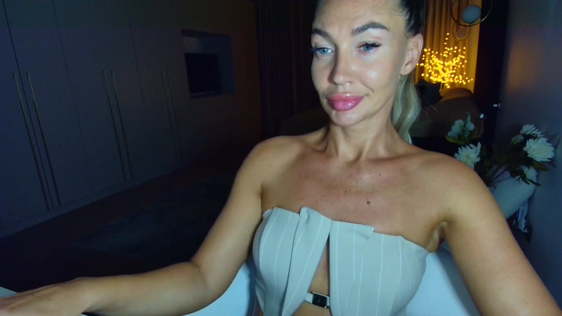 Gallery image thumbnail from Mystery_C's myfreecams stream on, 09/03/2025, 21:33 image 11 of 20