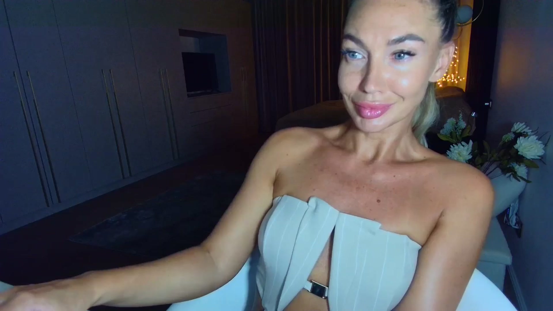 Gallery image thumbnail from Mystery_C's myfreecams stream on, 09/03/2025, 21:33 image 18 of 20