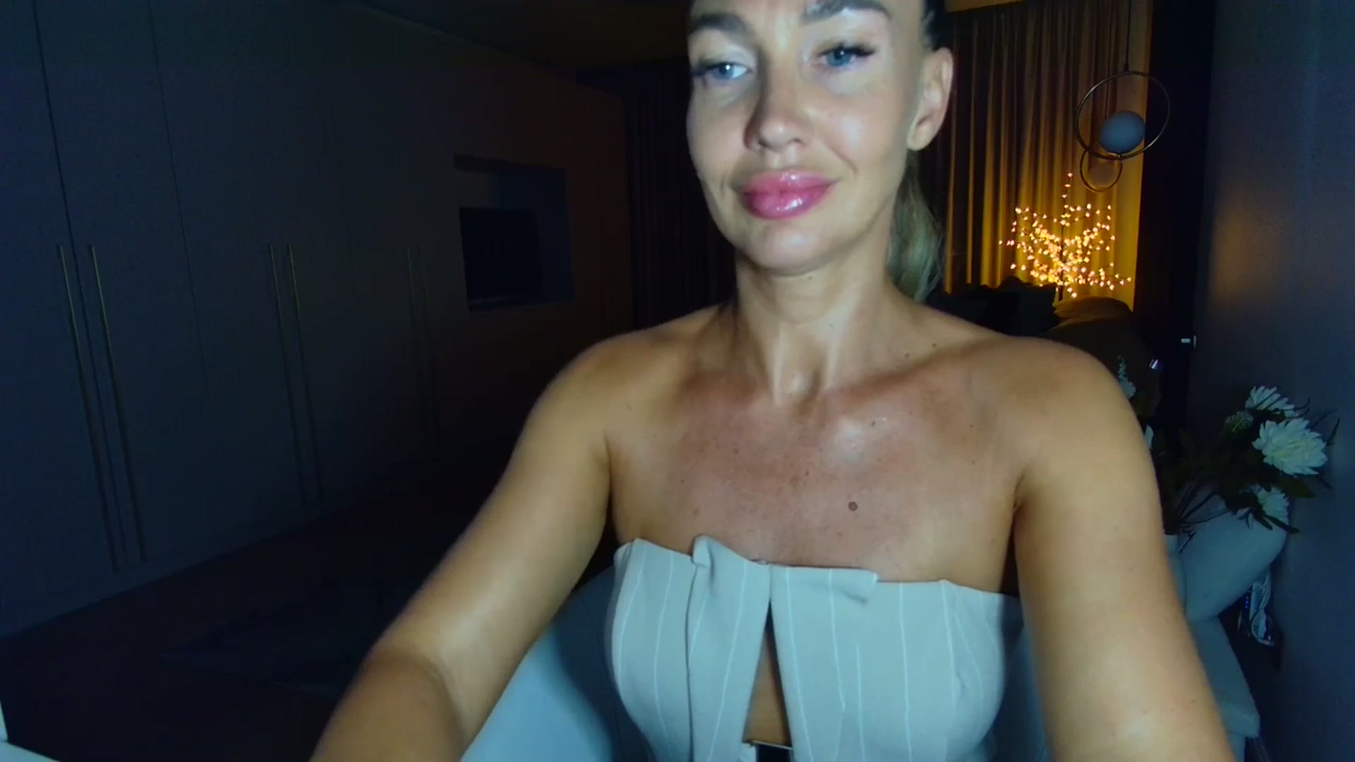 Gallery image thumbnail from Mystery_C's myfreecams stream on, 09/03/2025, 21:33 image 4 of 20