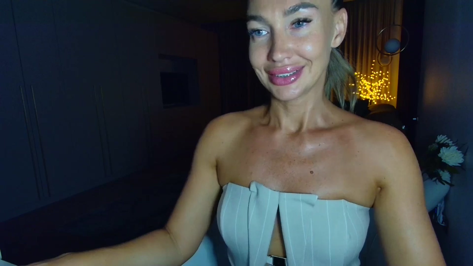 Gallery image thumbnail from Mystery_C's myfreecams stream on, 09/03/2025, 21:33 image 6 of 20