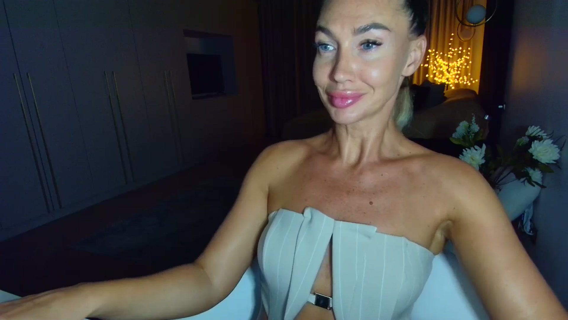 Gallery image thumbnail from Mystery_C's myfreecams stream on, 09/03/2025, 21:33 image 17 of 20