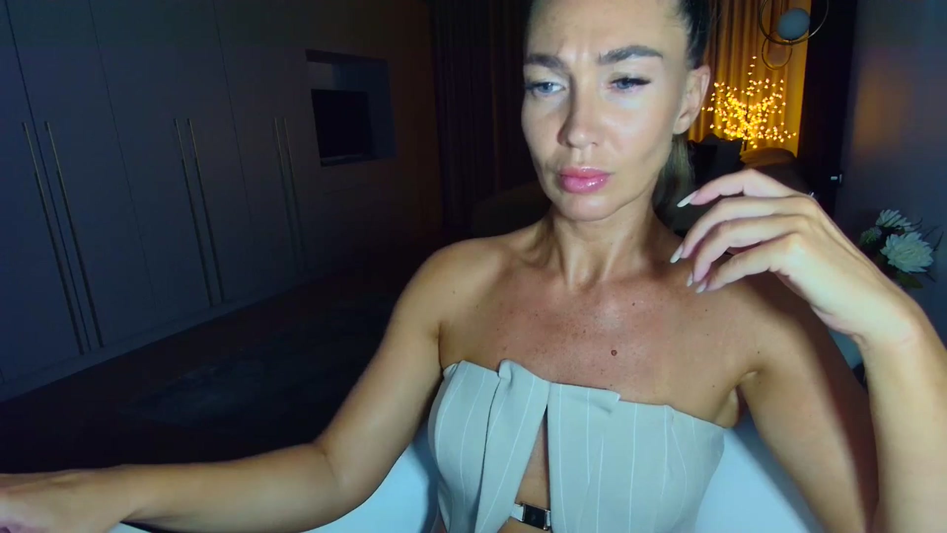Gallery image thumbnail from Mystery_C's myfreecams stream on, 09/03/2025, 21:33 image 15 of 20