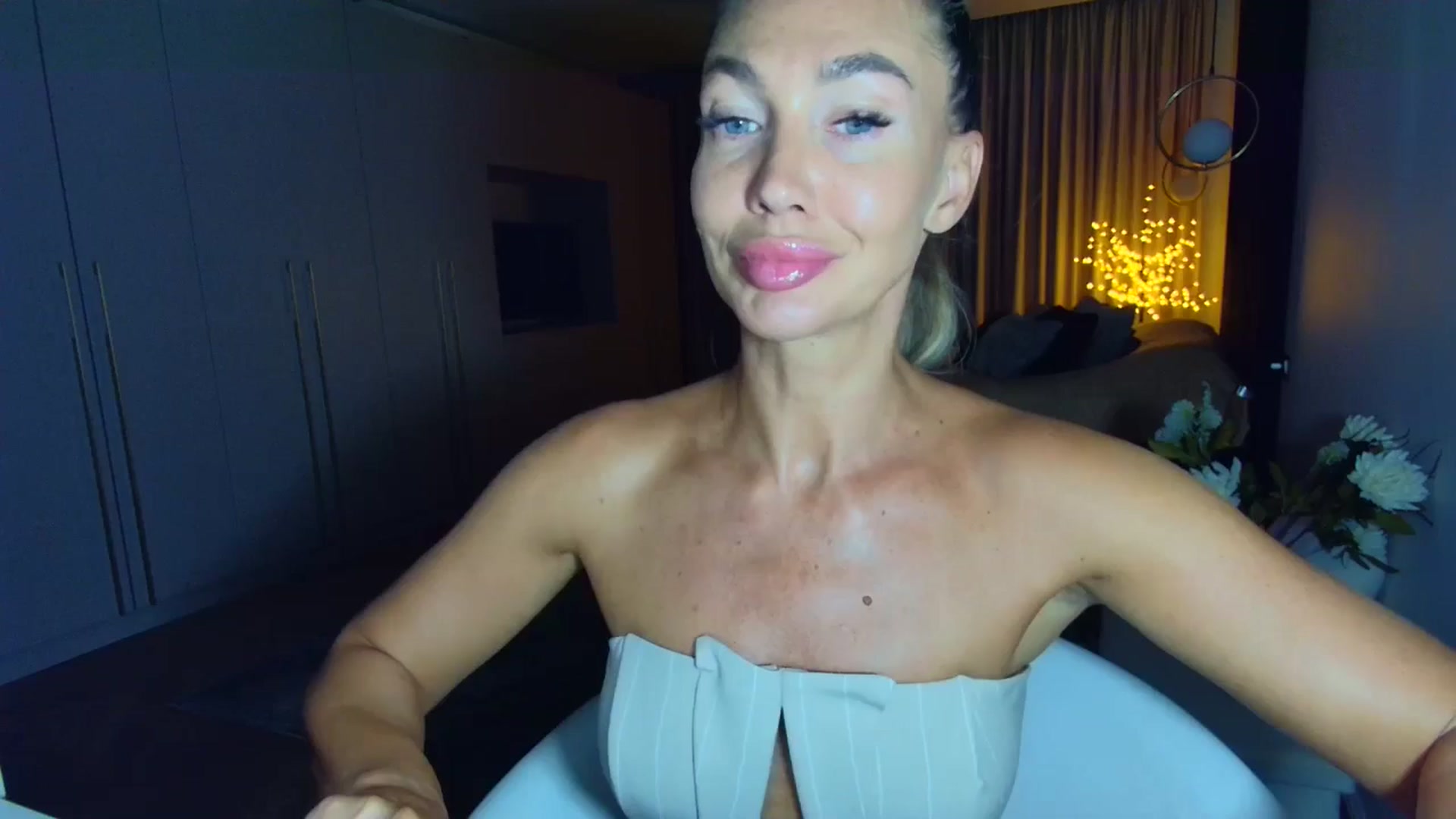 Gallery image thumbnail from Mystery_C's myfreecams stream on, 09/03/2025, 21:33 image 7 of 20