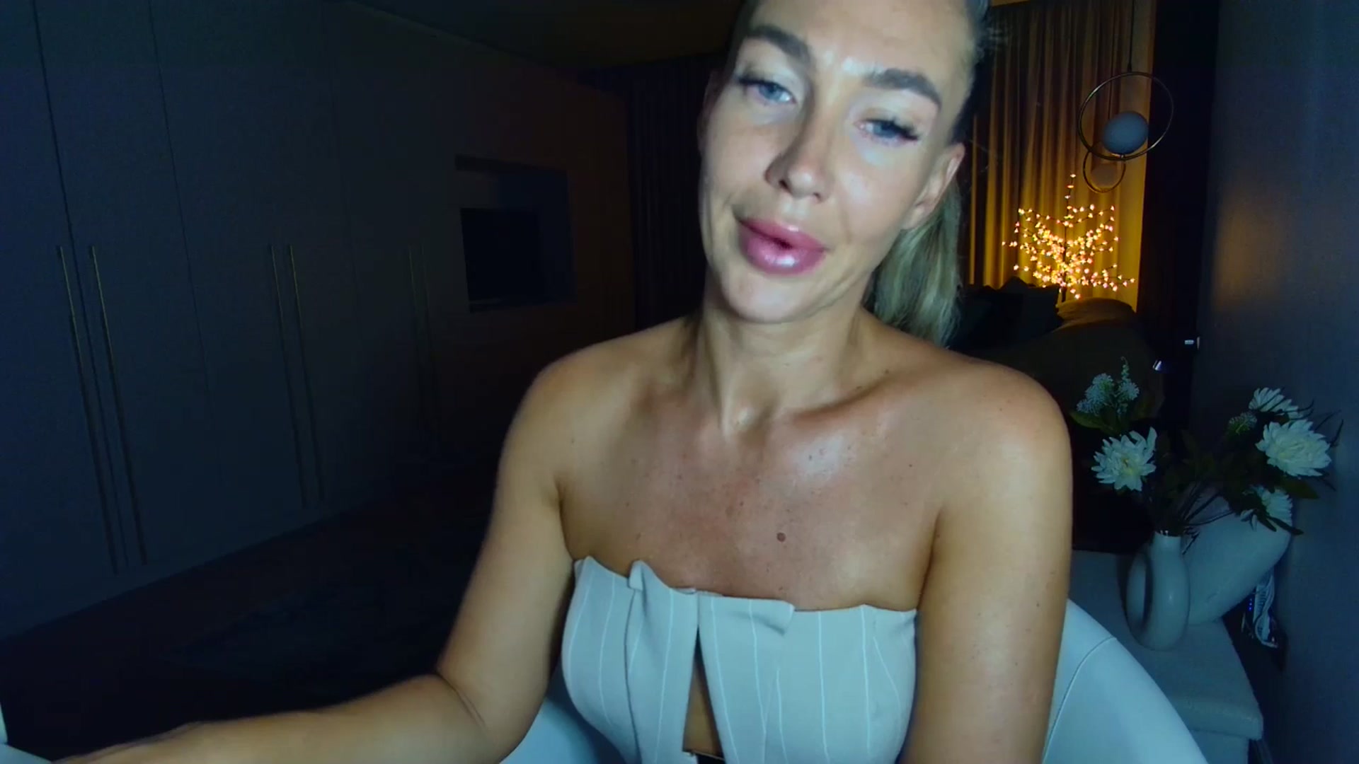 Gallery image thumbnail from Mystery_C's myfreecams stream on, 09/03/2025, 21:33 image 3 of 20