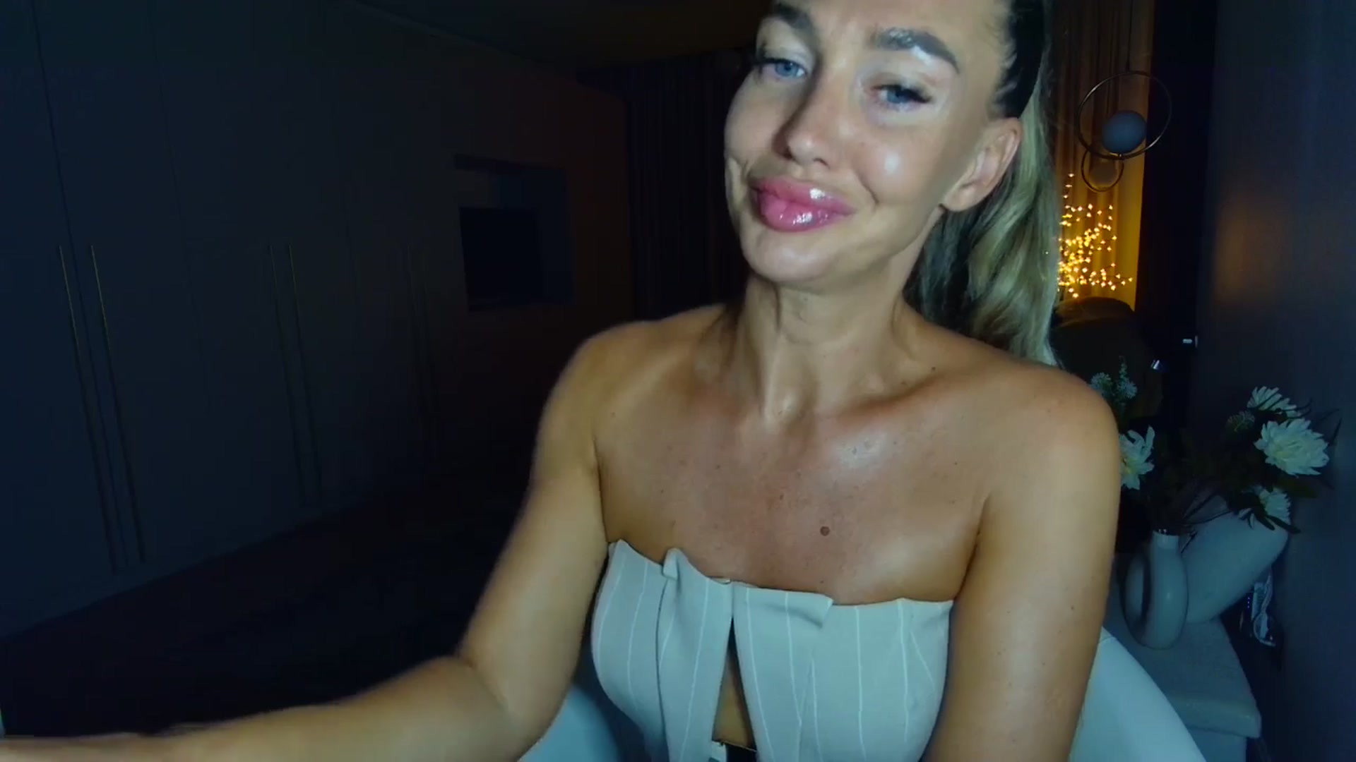 Gallery image thumbnail from Mystery_C's myfreecams stream on, 09/03/2025, 21:33 image 5 of 20
