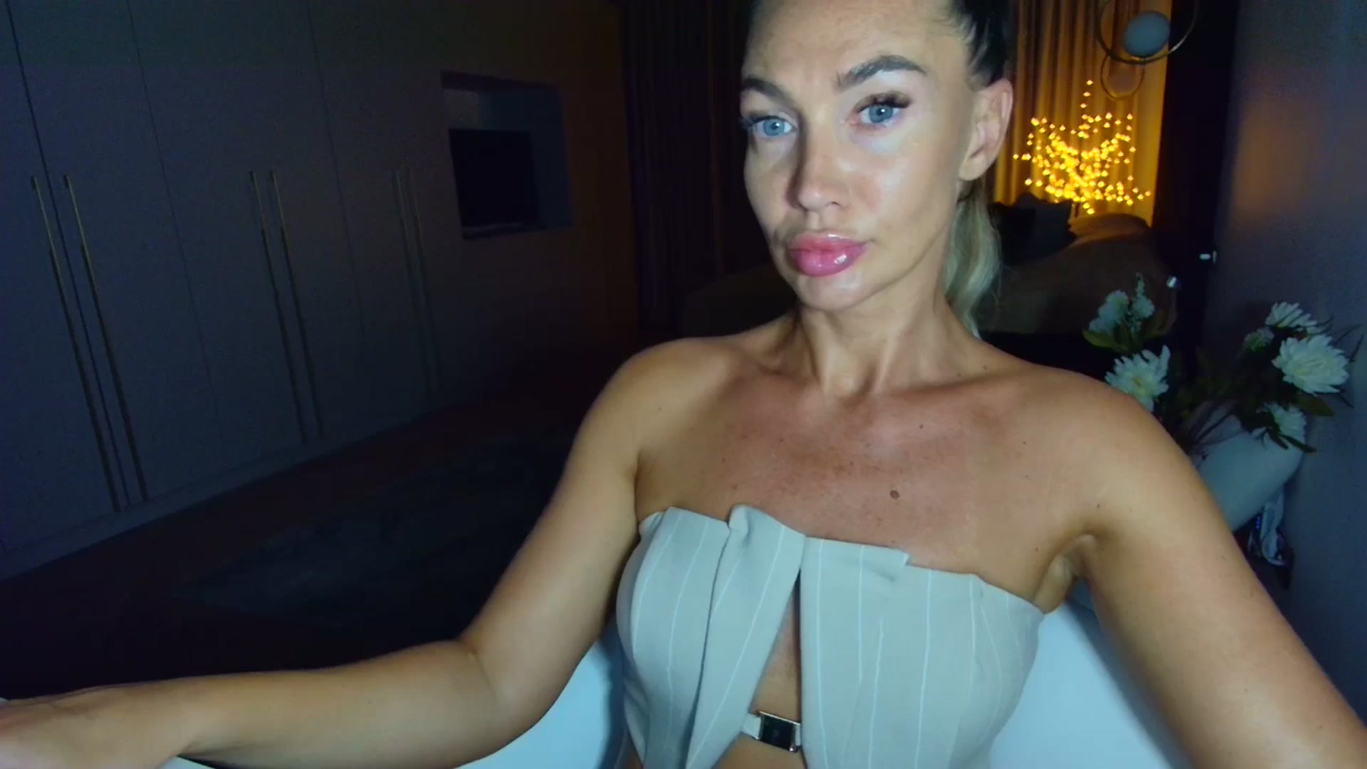Gallery image thumbnail from Mystery_C's myfreecams stream on, 09/03/2025, 21:33 image 12 of 20