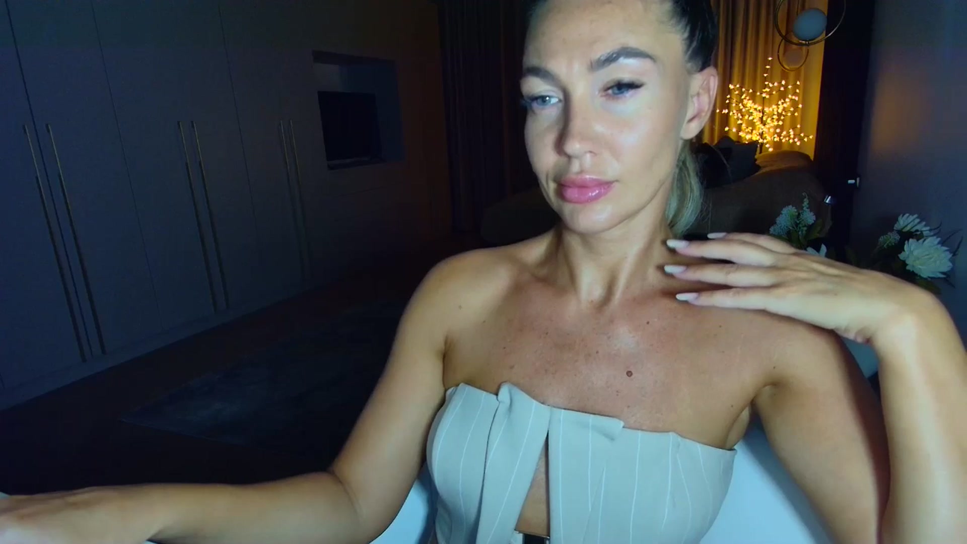 Gallery image thumbnail from Mystery_C's myfreecams stream on, 09/03/2025, 21:49 image 20 of 20