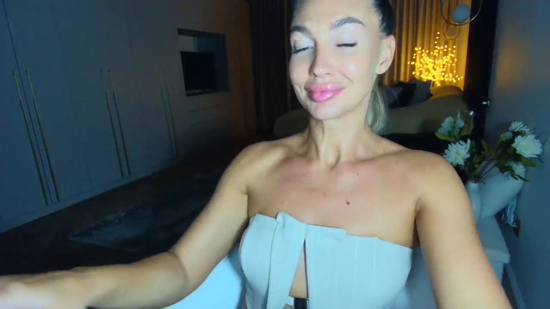 Gallery image thumbnail from Mystery_C's myfreecams stream on, 09/03/2025, 21:49 image 6 of 20
