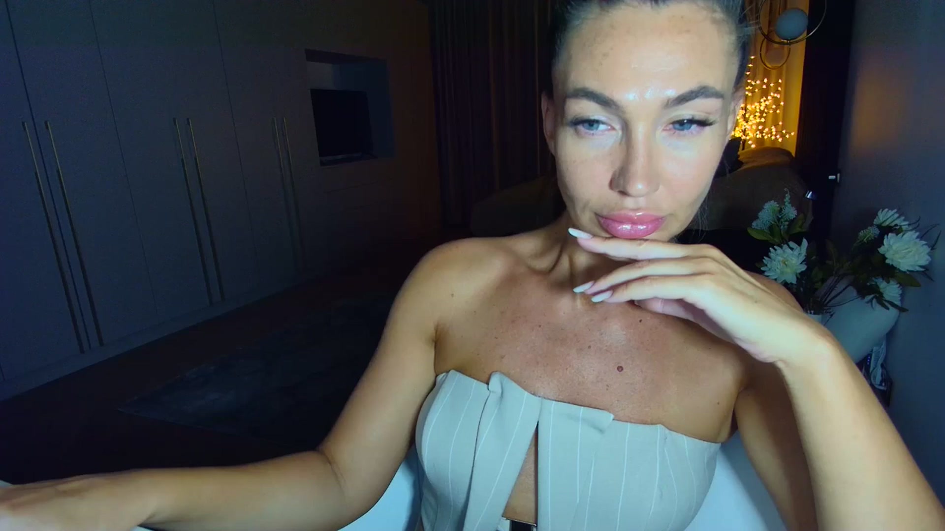 Gallery image thumbnail from Mystery_C's myfreecams stream on, 09/03/2025, 21:49 image 15 of 20