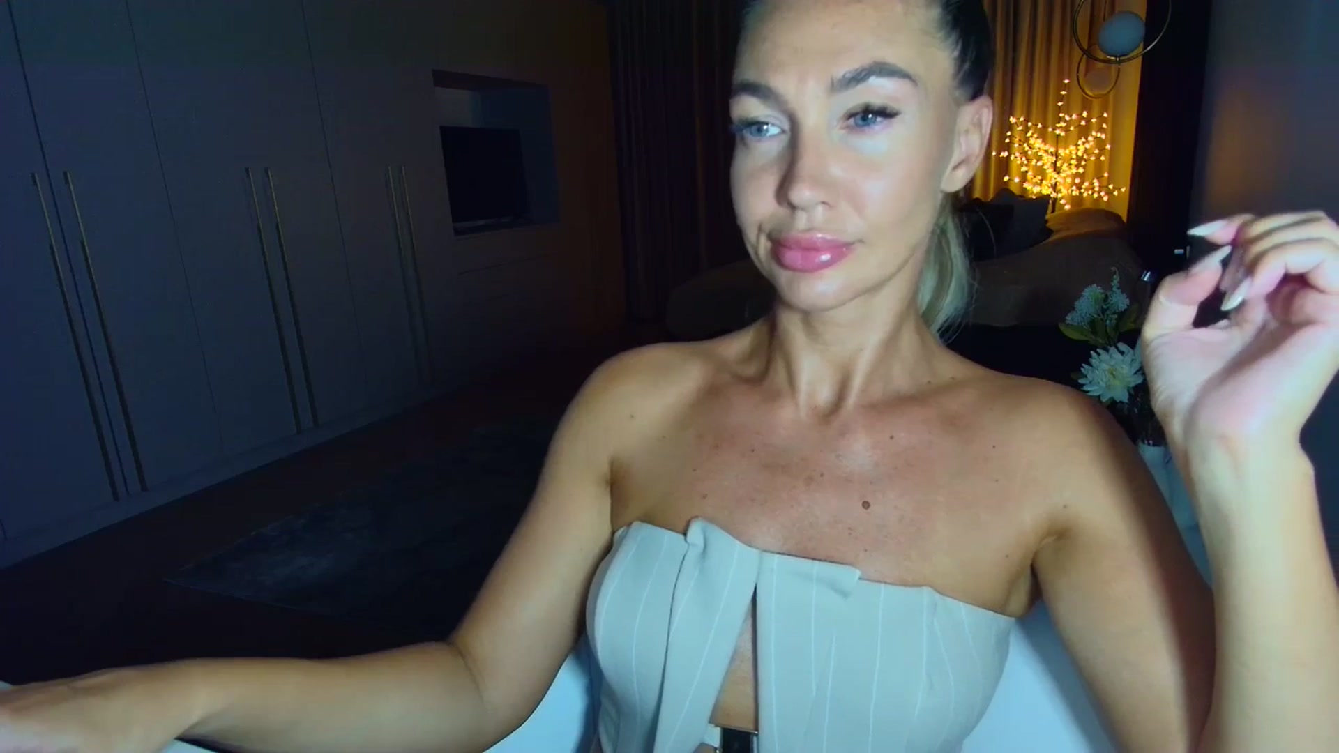 Gallery image thumbnail from Mystery_C's myfreecams stream on, 09/03/2025, 21:49 image 10 of 20