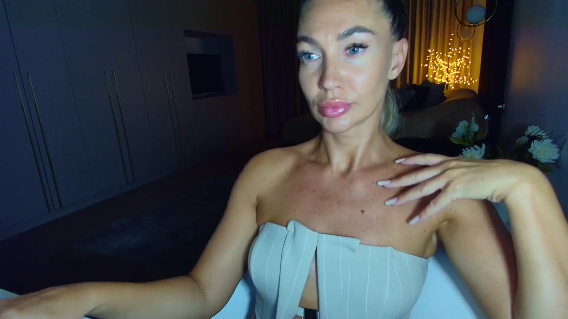 Gallery image thumbnail from Mystery_C's myfreecams stream on, 09/03/2025, 21:49 image 17 of 20