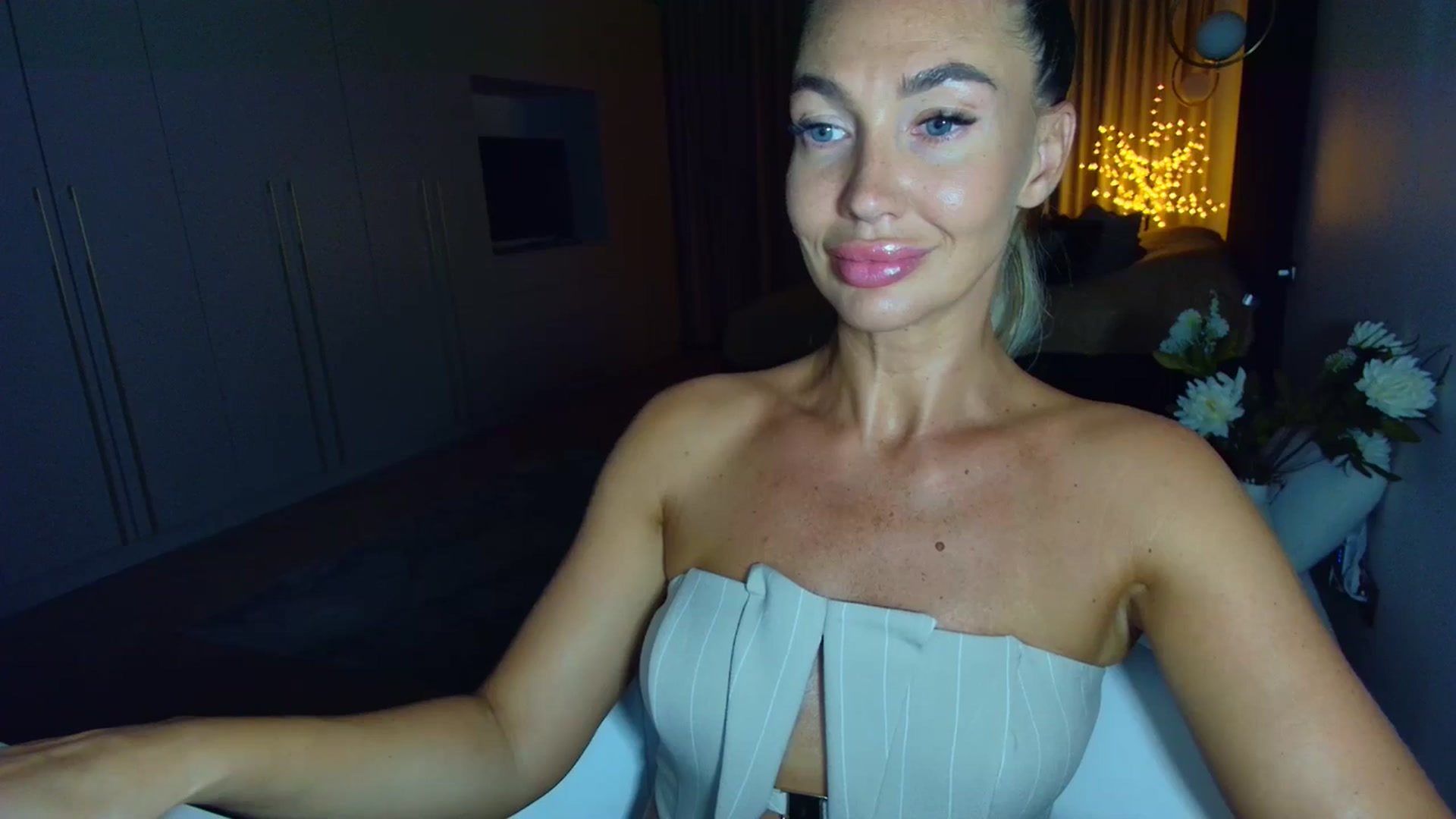 Gallery image thumbnail from Mystery_C's myfreecams stream on, 09/03/2025, 21:49 image 5 of 20